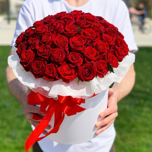 51 красная роза в коробке 